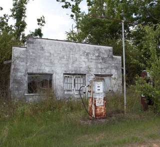 An old gas station in Monroe County, AL