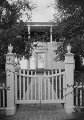 Residence, Lloyd Bacon, Exterior: Photographer: Maynard L. Parker, The Huntington Library, San Marino, California