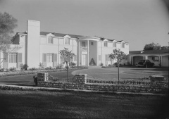 Residence, Charles Correll, Exterior: Photographer: Maynard L. Parker, The Huntington Library, San Marino, California