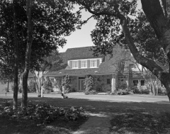 John Charles Thomas Residence, Mandeville Canyon: Photographer: Maynard L. Parker, The Huntington Library, San Marino, California