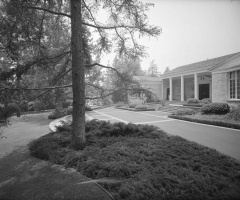 Residence, John Landis, exterior, 1961: Photographer: Maynard L. Parker, The Huntington Library, San Marino, California