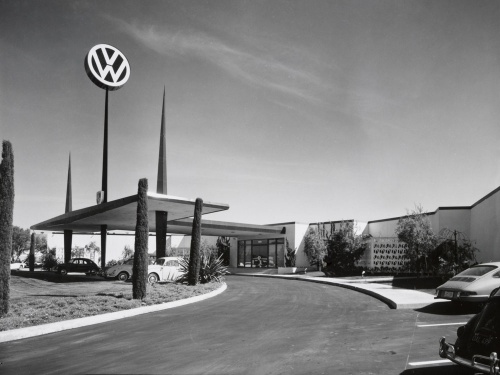 Competition Motors, Los Angeles, CAJulius Shulman Photographic Archive, Research Library, The Getty Research Institute